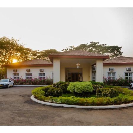 Modi'S Resort, Karjat Exteriör bild