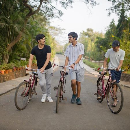 Modi'S Resort, Karjat Exteriör bild