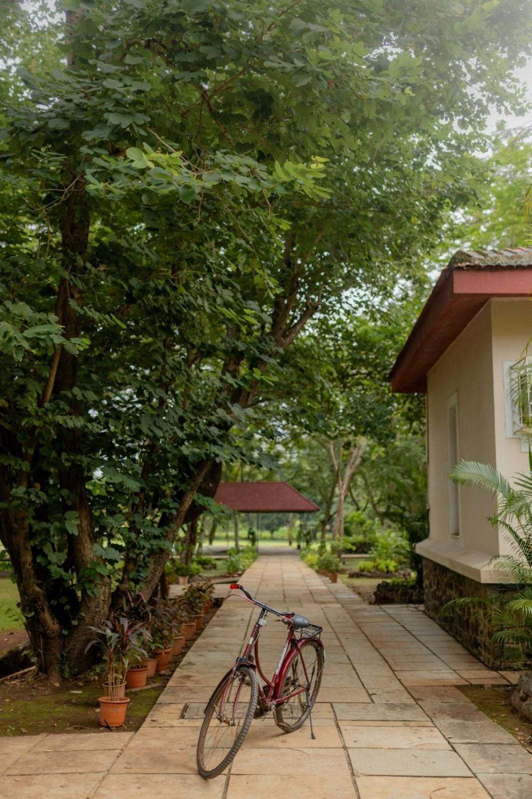 Modi'S Resort, Karjat Exteriör bild