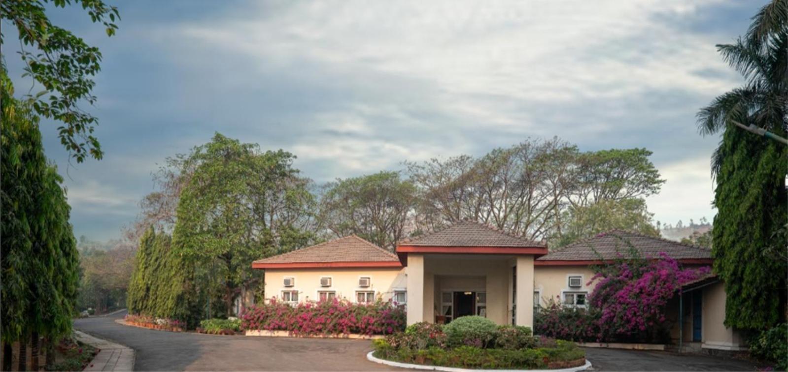 Modi'S Resort, Karjat Exteriör bild