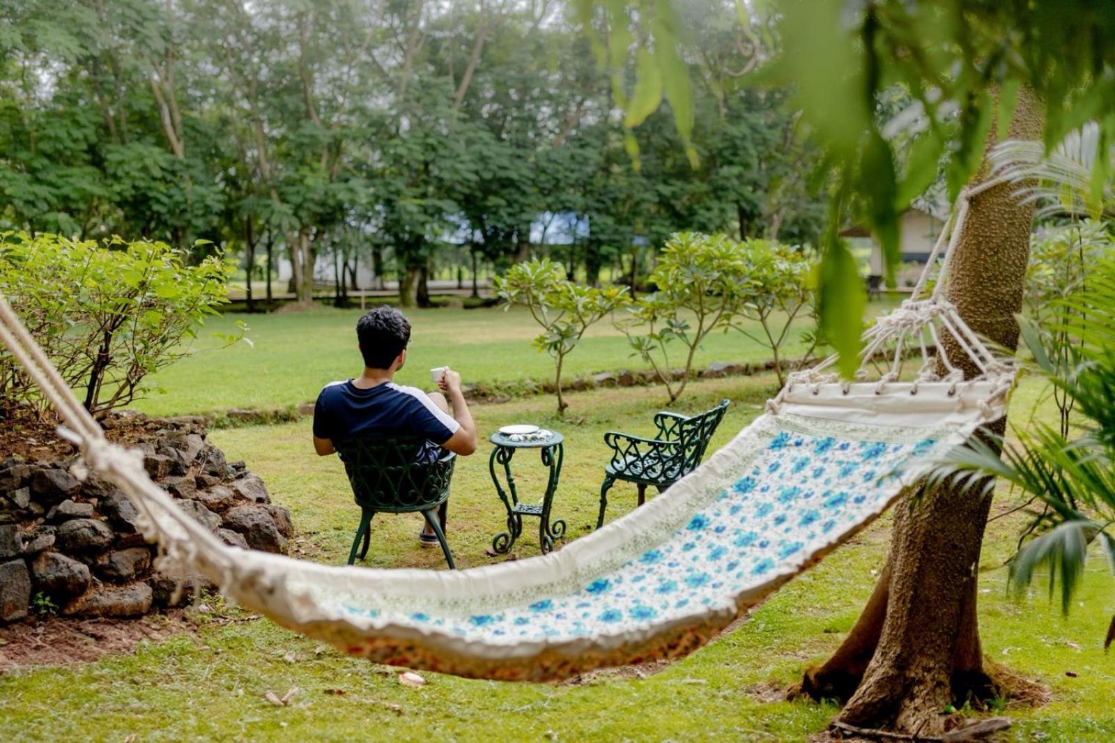 Modi'S Resort, Karjat Exteriör bild